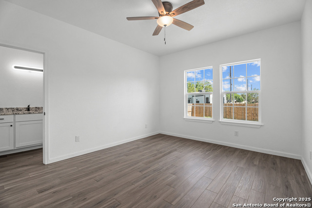 Listing photo id 6 for 1734 Blueridge Dr