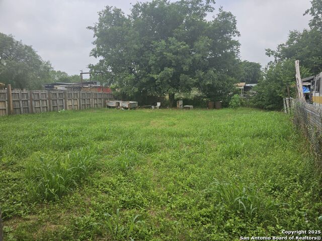 Listing photo id 0 for 907 Hough
