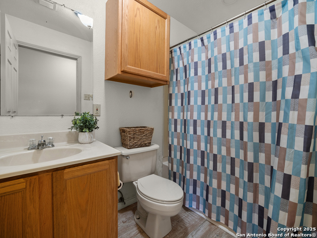 Image 20 of 32 For 504 Oak Grove