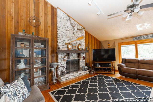 Listing photo id 12 for 314 Sunset  