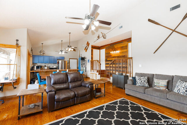 Listing photo id 13 for 314 Sunset  