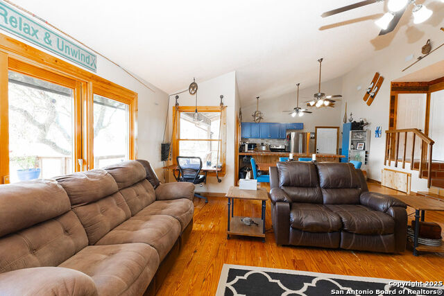 Listing photo id 21 for 314 Sunset  