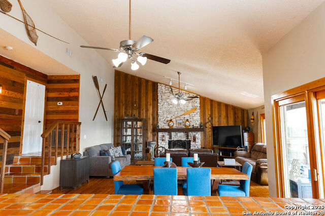 Listing photo id 15 for 309 & 314 Sunset