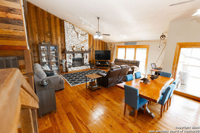 Listing photo id 2 for 309 & 314 Sunset