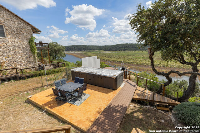 Listing photo id 7 for 309 & 314 Sunset