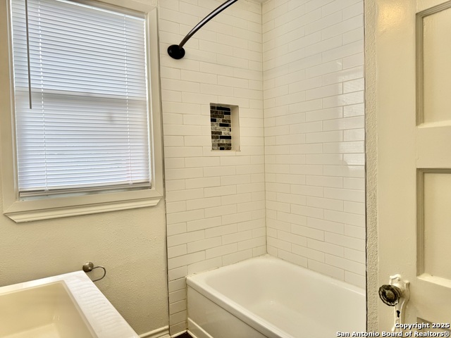 Image 17 of 24 For 513 Eleanor  