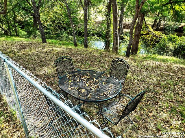 Listing photo id 0 for 914 Gentilz  