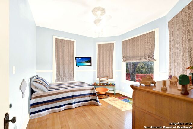 Listing photo id 20 for 914 Gentilz  