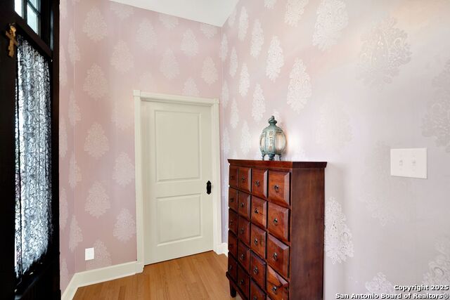 Listing photo id 21 for 914 Gentilz  