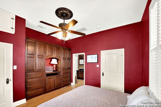 Listing photo id 23 for 914 Gentilz  