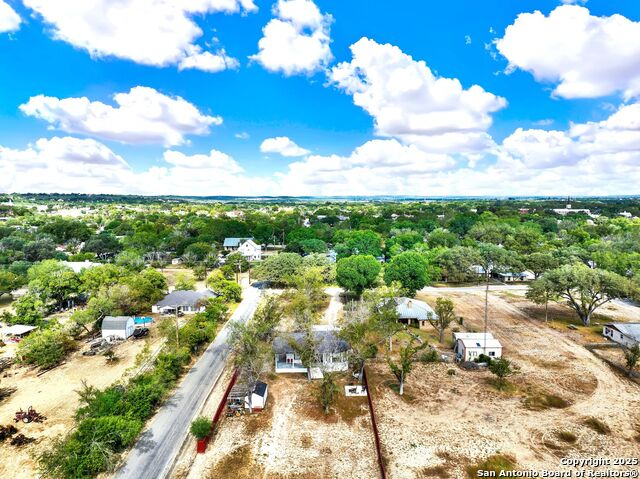 Listing photo id 26 for 914 Gentilz  