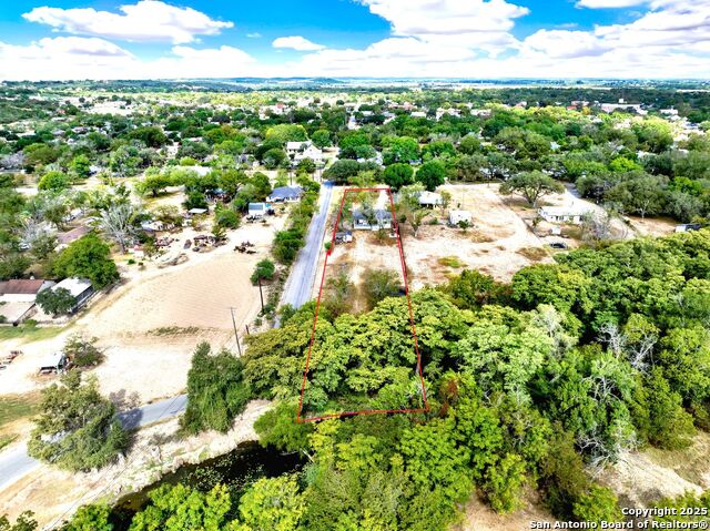 Listing photo id 1 for 914 Gentilz  