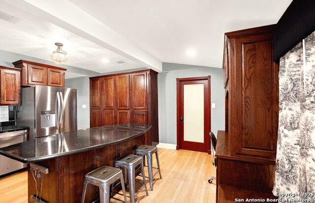 Listing photo id 6 for 914 Gentilz  