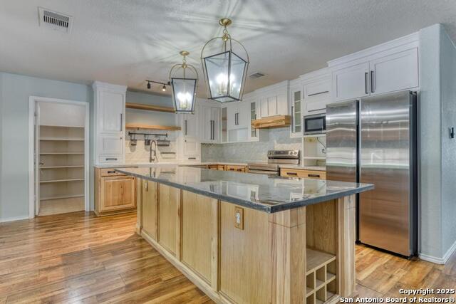 Image 8 of 33 For 6135 Donely Pl