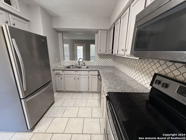 Image 2 of 14 For 4918 Ali Ave #2