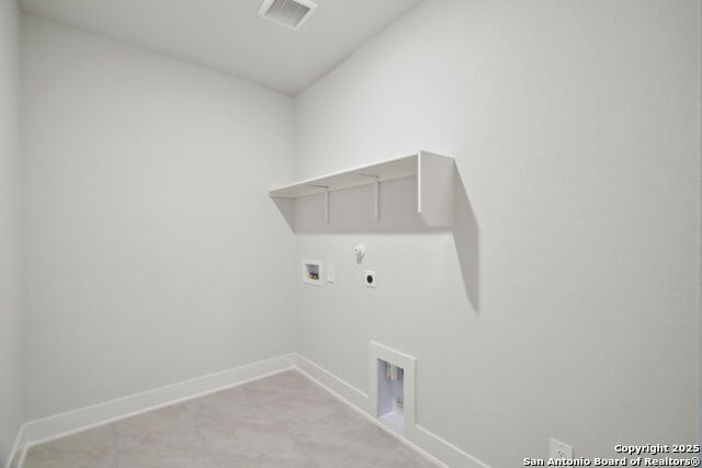 Image 15 of 35 For 14527 Rainwater Trail