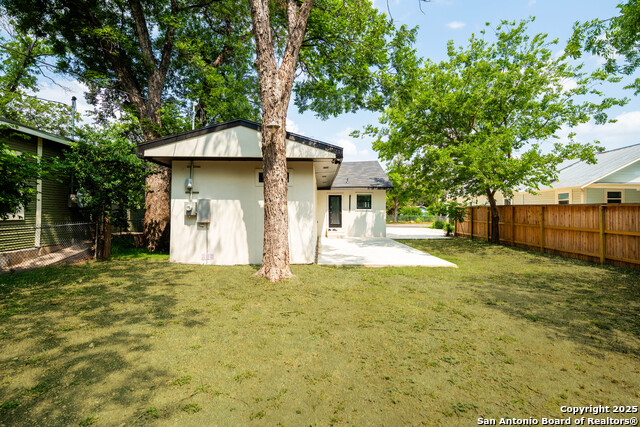 Listing photo id 25 for 127 Haynes  