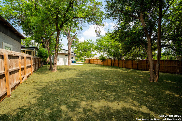 Listing photo id 27 for 127 Haynes  