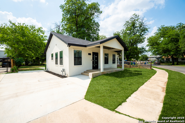 Listing photo id 1 for 127 Haynes  