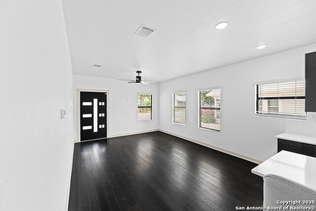 Listing photo id 4 for 127 Haynes  