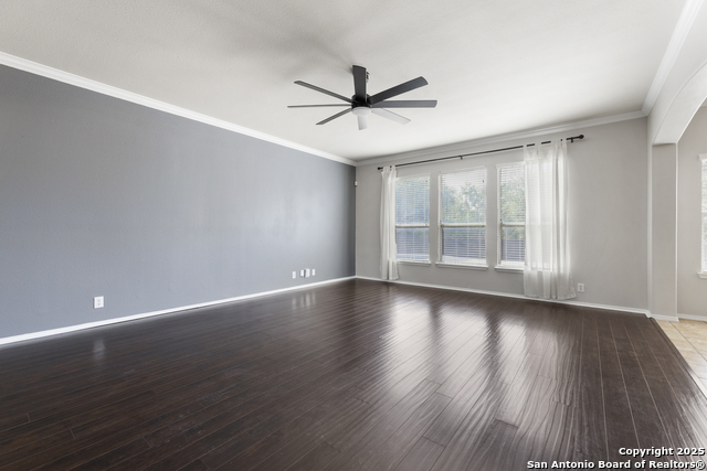 Listing photo id 5 for 8202 Valley Wl