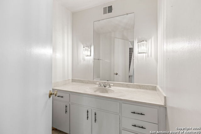 Image 10 of 26 For 8715 Starcrest  26