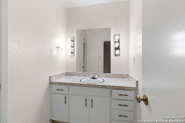 Image 22 of 26 For 8715 Starcrest  26