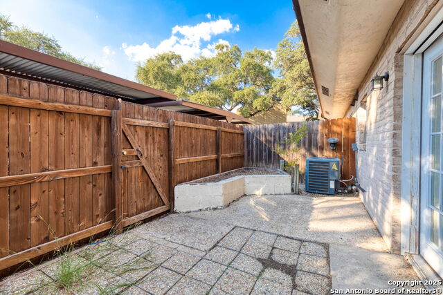 Image 24 of 26 For 8715 Starcrest  26