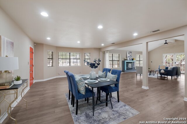 Listing photo id 1 for 26042 Cypress Oaks