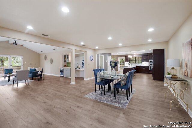 Listing photo id 2 for 26042 Cypress Oaks
