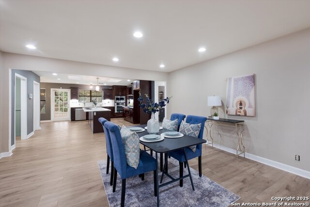 Listing photo id 3 for 26042 Cypress Oaks