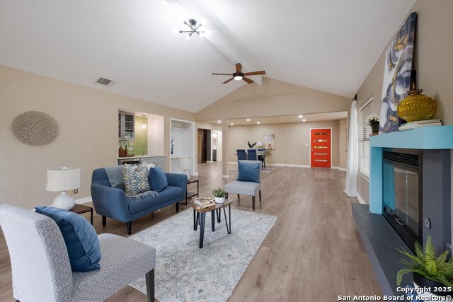 Listing photo id 5 for 26042 Cypress Oaks