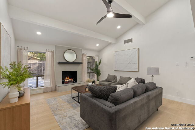 Image 11 of 36 For 13114 Hunters Circle N