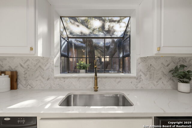 Image 16 of 36 For 13114 Hunters Circle N