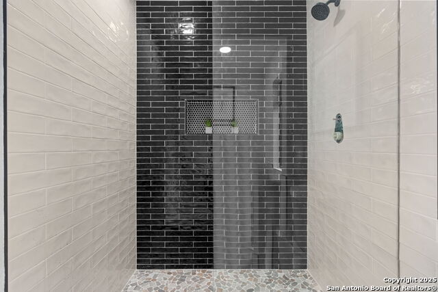 Image 24 of 36 For 13114 Hunters Circle N