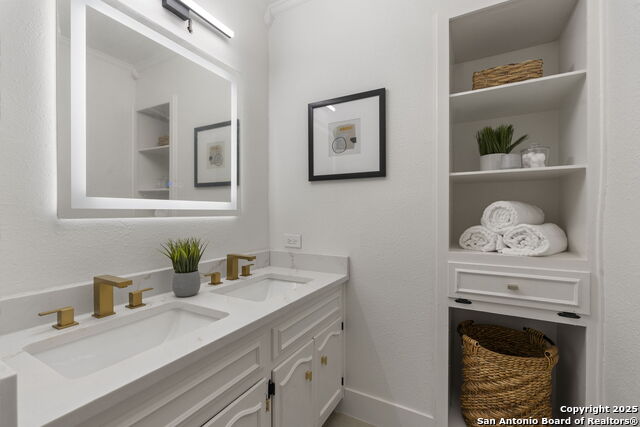 Image 26 of 36 For 13114 Hunters Circle N