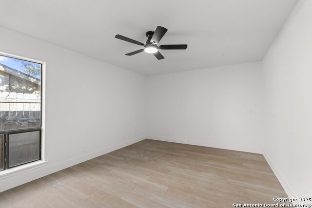 Image 29 of 36 For 13114 Hunters Circle N