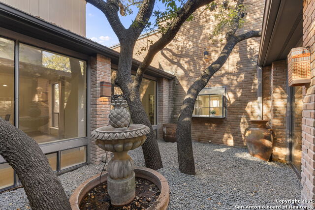 Image 7 of 36 For 13114 Hunters Circle N