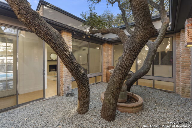 Image 8 of 36 For 13114 Hunters Circle N