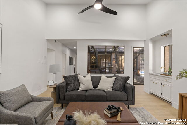 Image 9 of 36 For 13114 Hunters Circle N