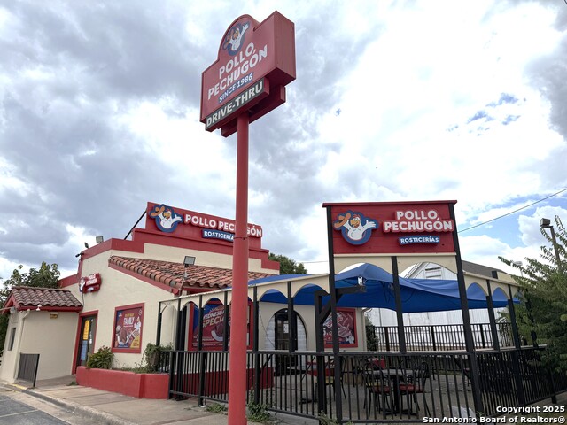 Listing photo id 9 for 11470 Perrin Beitel