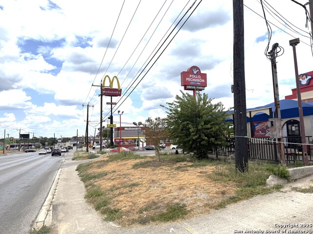 Listing photo id 10 for 11470 Perrin Beitel