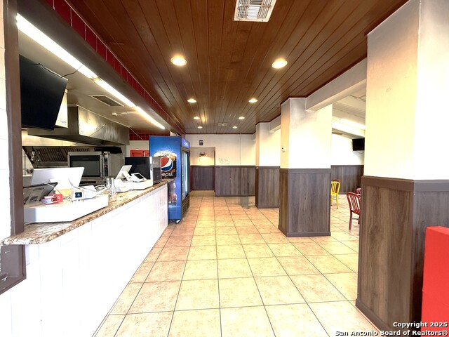 Listing photo id 11 for 11470 Perrin Beitel