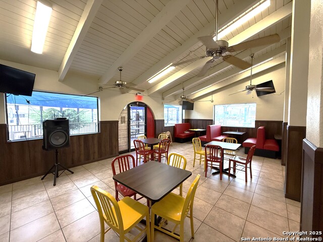 Listing photo id 12 for 11470 Perrin Beitel