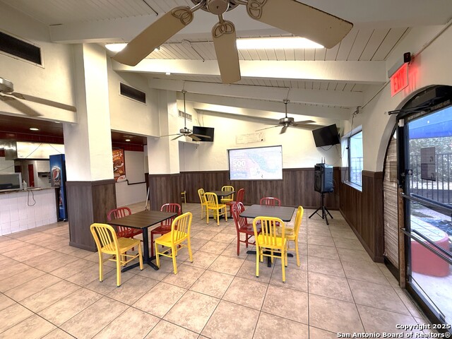 Listing photo id 13 for 11470 Perrin Beitel