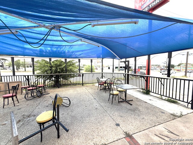 Listing photo id 15 for 11470 Perrin Beitel