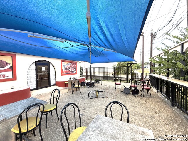 Listing photo id 16 for 11470 Perrin Beitel