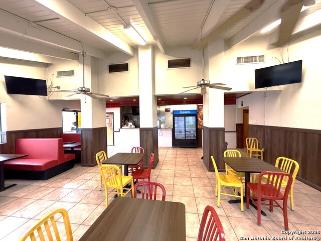 Listing photo id 17 for 11470 Perrin Beitel