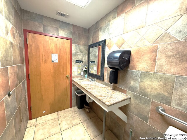 Listing photo id 19 for 11470 Perrin Beitel