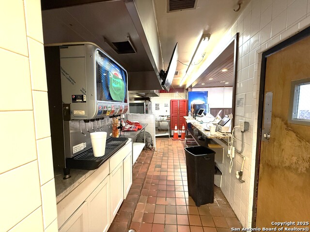 Listing photo id 24 for 11470 Perrin Beitel